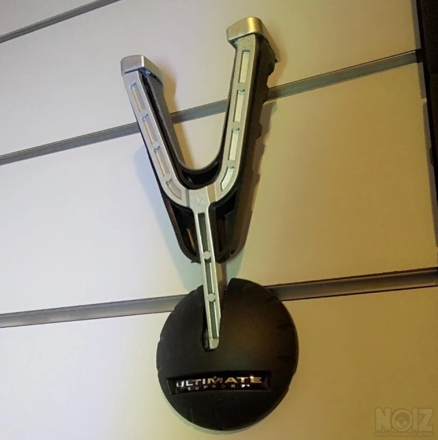 Ultimate Slatwall Guitar Stand
