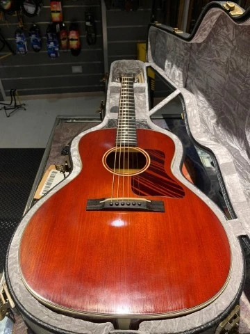 Acoustic guitar - Eastman E10 OOSS/v Ant