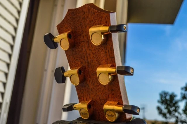 Taylor 914CE