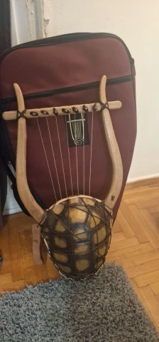 Αρχαιοελληνική λύρα
