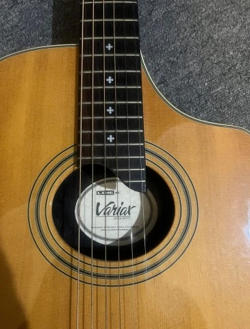 Line 6 Variax Acoustic 700
