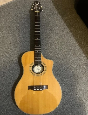 Line6 Variax Acoustic 700
