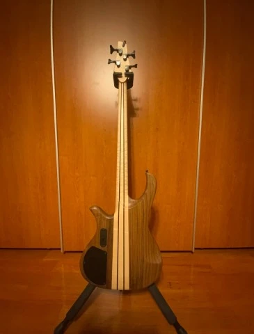 Human Base Fretless