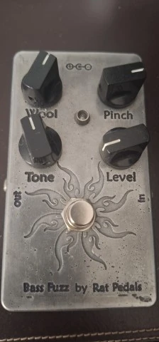 Rat pedals bass fuzz 