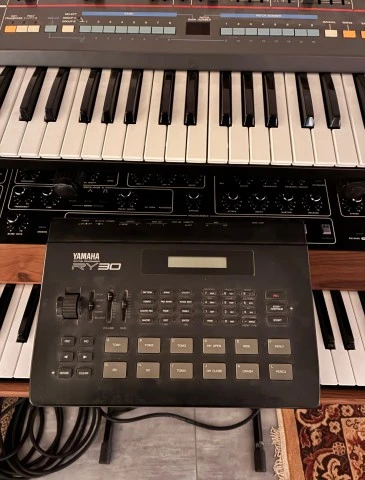 Yamaha RY 30 Drum Machine early 1990s Ja