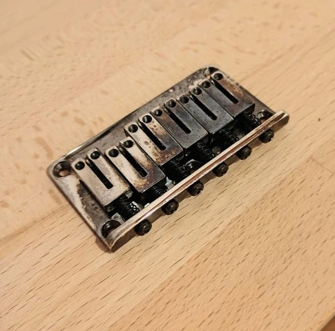 Stratocaster Hardtail Bridge + Standard Tuners Gunmetal