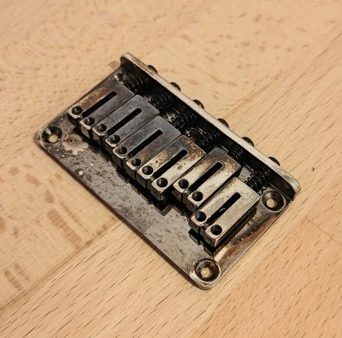 Stratocaster Hardtail Bridge + Standard Tuners Gunmetal