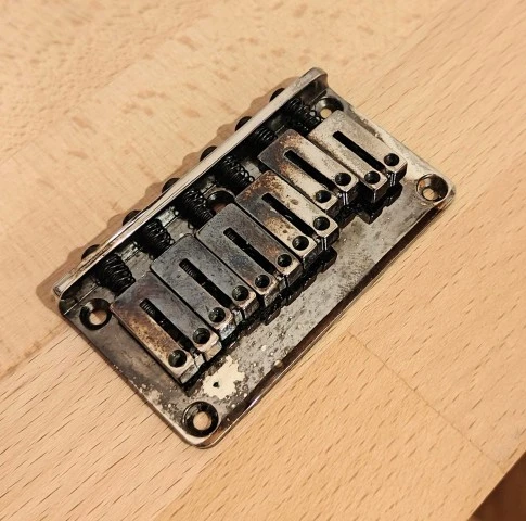 Stratocaster Hardtail Bridge + Standard Tuners Gunmetal