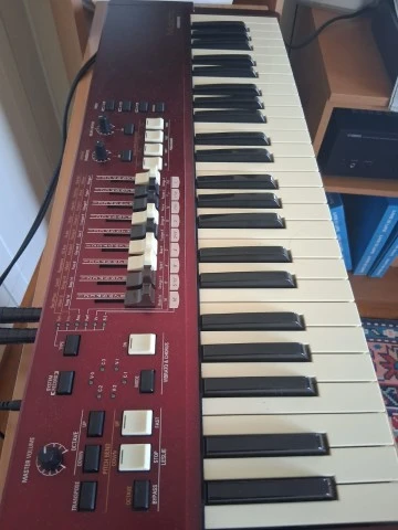 Hammond M-solo Burgundy