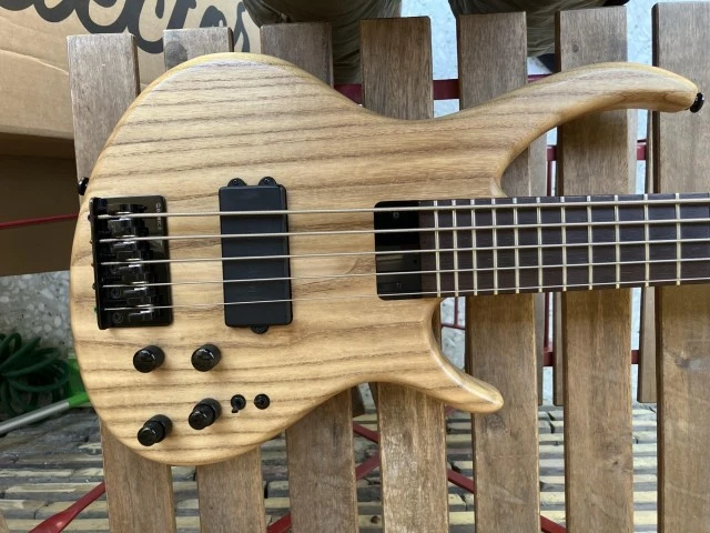 Tobias Growler V Bass