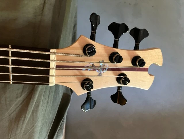 Tobias Growler V Bass