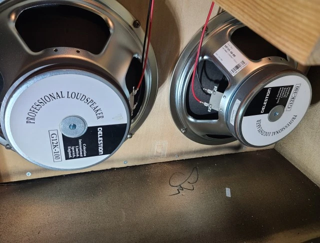 Marshall MF 400 Oversized - 2x Celestion