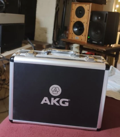 AKG C214