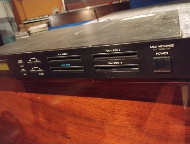 Roland R8M 