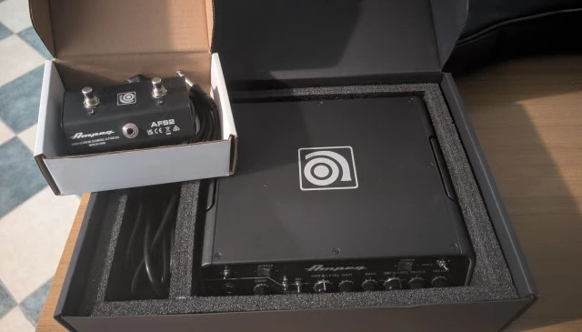 Ampeg Venture V7 + Ampeg AFS2 Footswitch