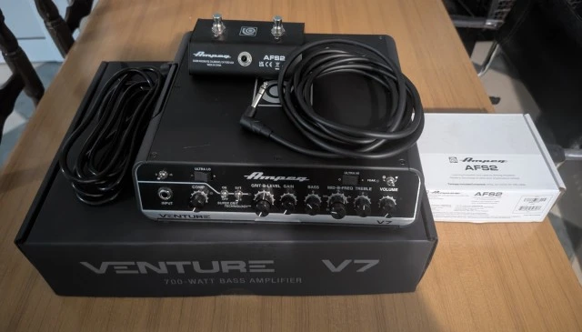 Ampeg Venture V7 + Ampeg AFS2 Footswitch
