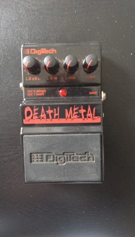 Digitech Death Metal στο κουτί του