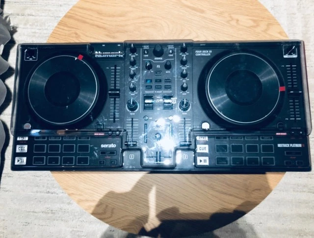 Numark Mixtrack Platinum FX + Decksaver 