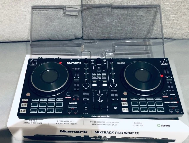 Numark Mixtrack Platinum FX + Decksaver 