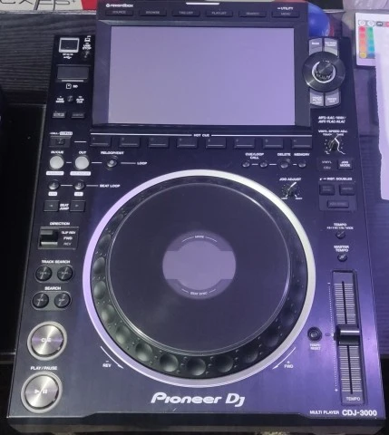 2x Pioneer CDJ-3000