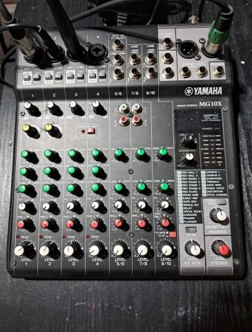 Μίκτης Yamaha MG 10 FX