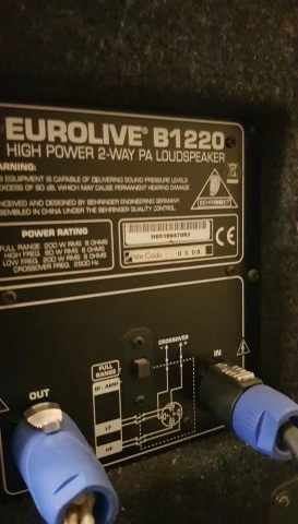 Behringer eurolive b1220 
