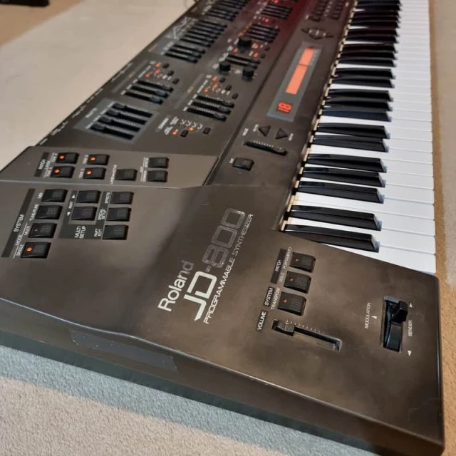 Roland JD800