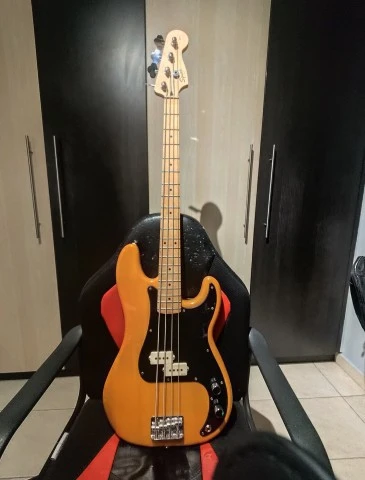 Squier Precision Affinity Butterscotch b