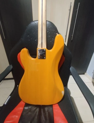 Squier Precision Affinity Butterscotch