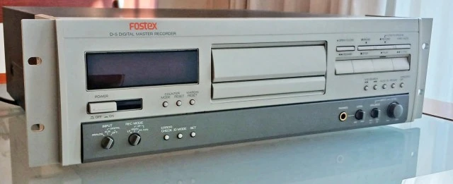 Fostex D5 Digital DAT Master Recorder