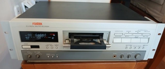 Fostex D5 Digital DAT Master Recorder