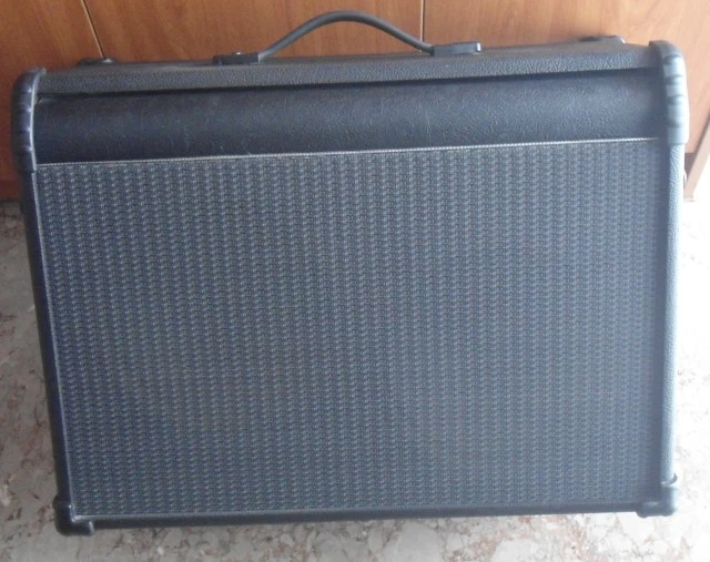 Καμπινα κιθαρας Line 6  2x10''