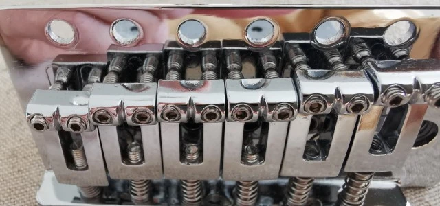 Tremolo bridge