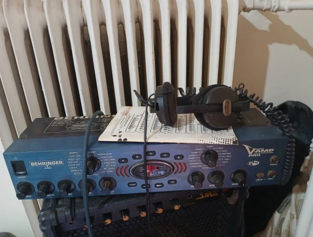 V-AMP PRO MULTI-FX & AMPLIFICATION 
