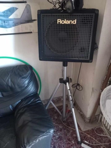 ROLAND KC-300 4-Ch Mixing Keyboard Ampli