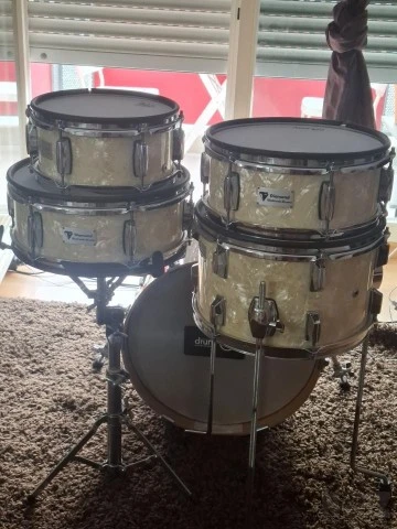 Electronic drums 5 piece.