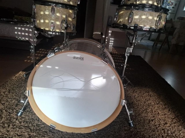 Electronic drums 5 piece.