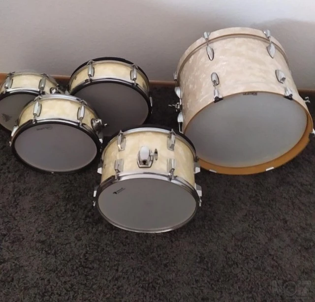 Electronic drums 5 piece.