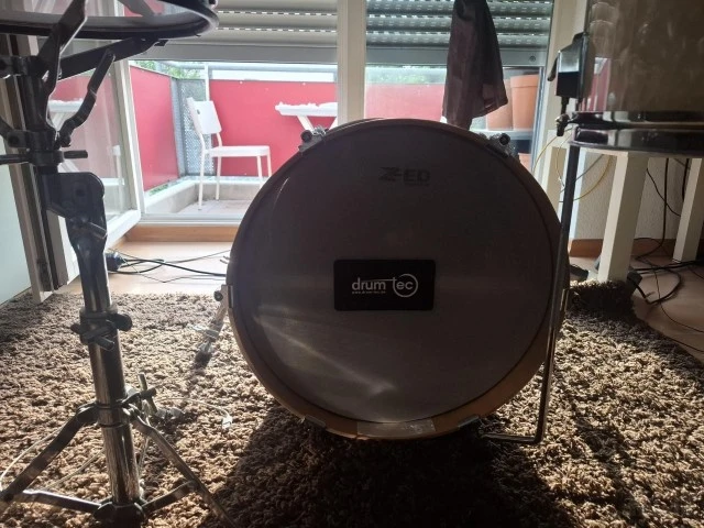 Electronic drums 5 piece.