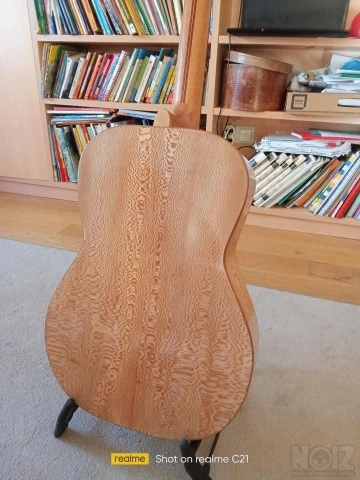 Handmade κιθάρα ακουστική του Θεοδόση Μπ