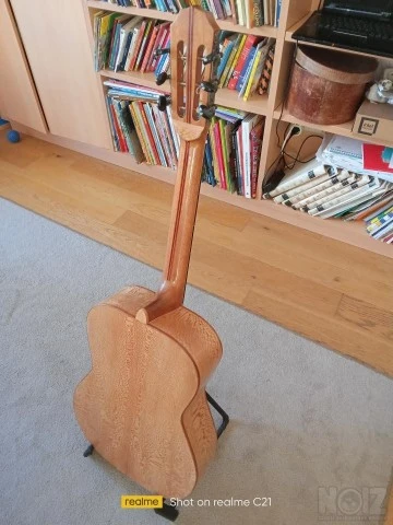 Handmade κιθάρα ακουστική του Θεοδόση Μπ