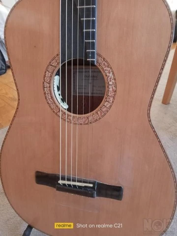 Handmade κιθάρα ακουστική του Θεοδόση Μπ