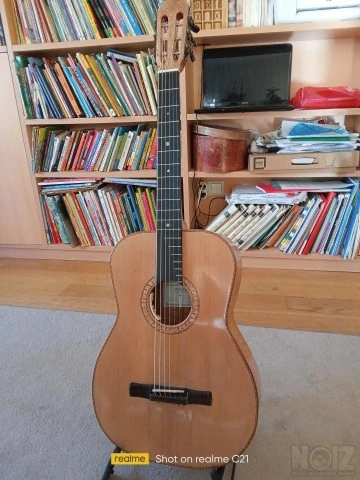 Handmade κιθάρα ακουστική του Θεοδόση Μπ