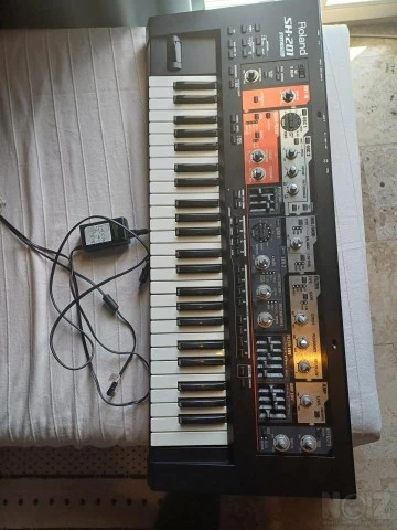 Roland SH-201