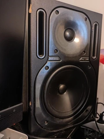 Studio monitors Behringer Truth B2030A