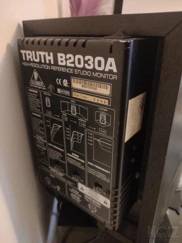 Studio monitors Behringer Truth B2030A