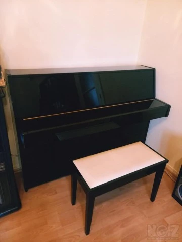 όρθιο κλασσικό πιάνο Yamaha