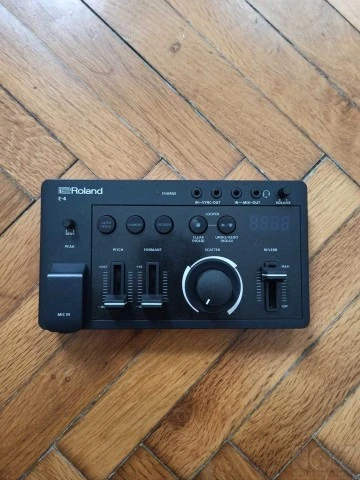 ROLAND E-4 Voice Tweaker