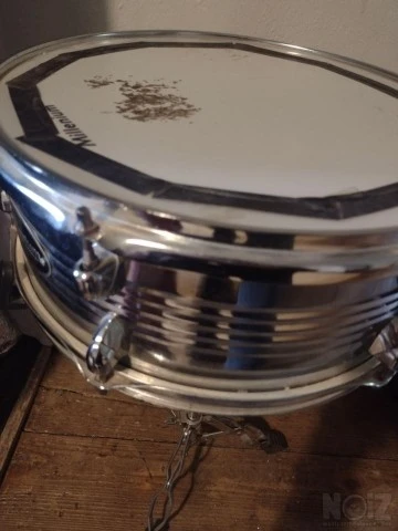 Drum kit (minus cymbals)