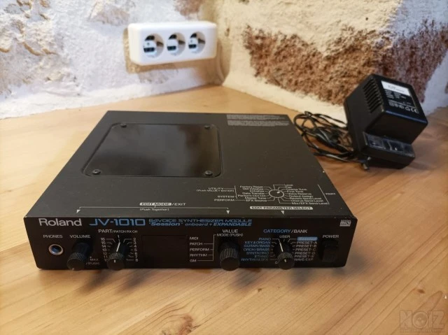 Roland JV-1010
